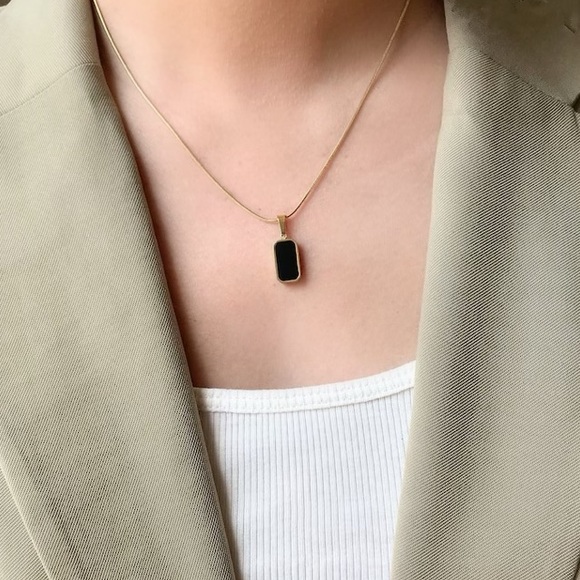 18GP Black Pendant Necklace - Picture 2 of 3